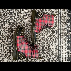 dr Martens Tartan plaid And studded Dai